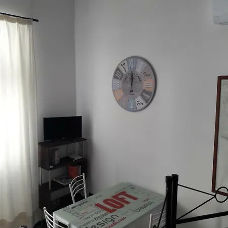 Lil House *